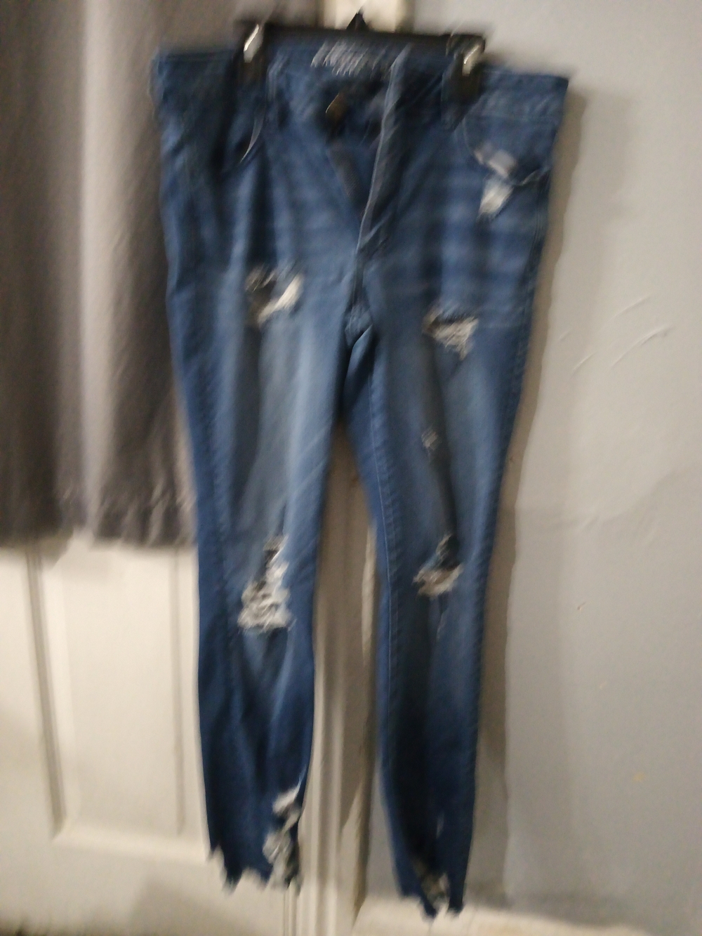 Good American Distressed Skinny Jeans in Blue